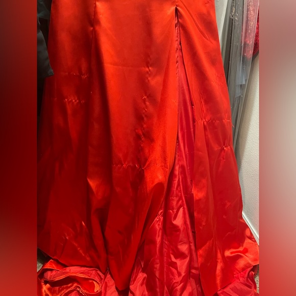 Red lace and satin prom dress with slit and mesh V neck - Picture 6 of 7